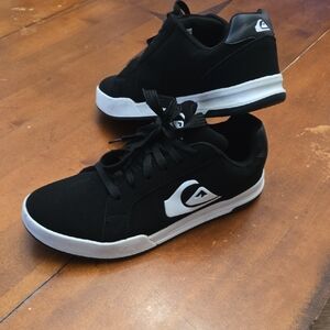 Quiksilver Men's Black and White Sneakers